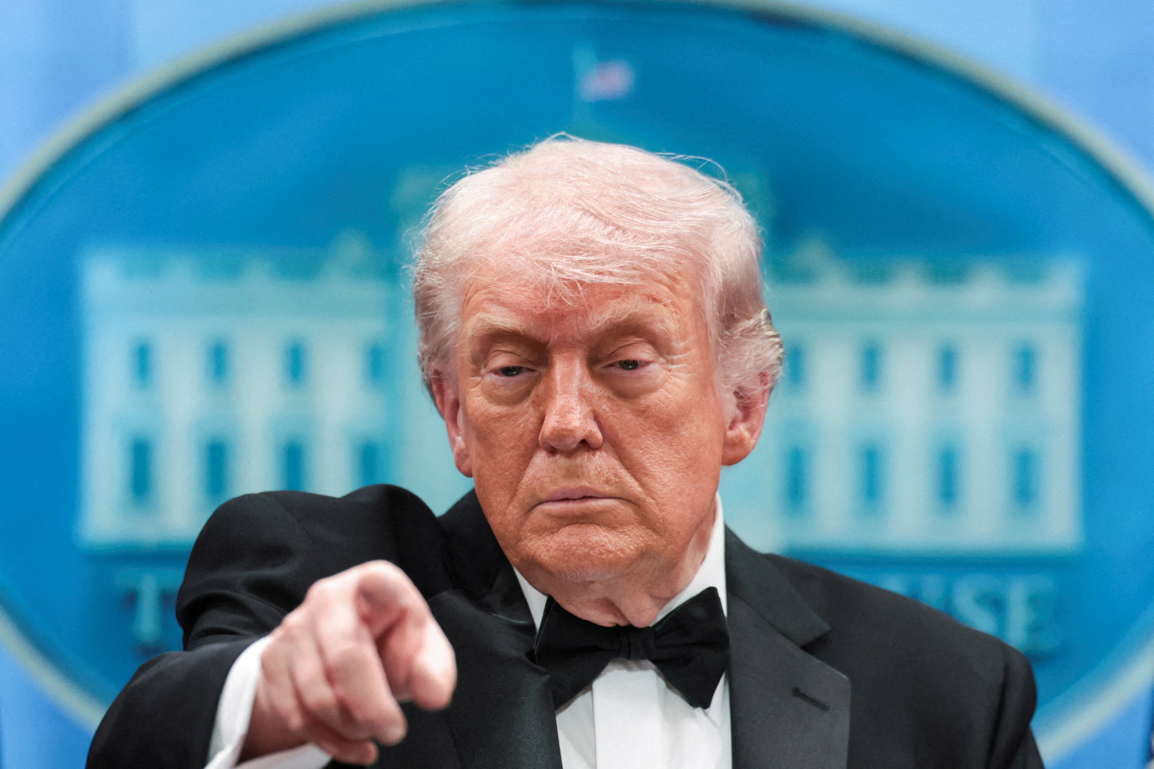 Atirador que abriu fogo em jantar é acusado de tentar matar Trump e pode pegar prisão perpétua